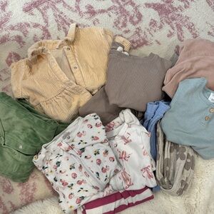 Girl clothing bundle
Size: 18-24 months